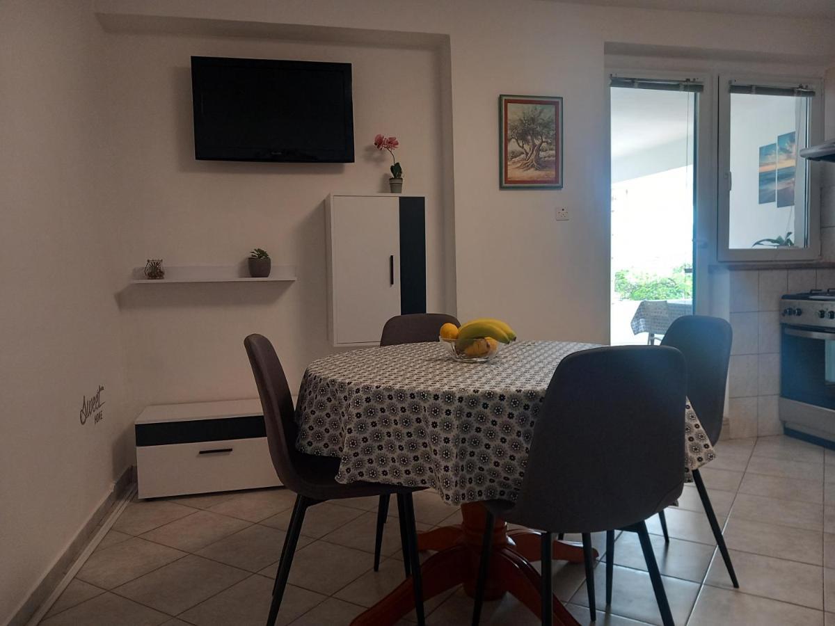 Apartman Iva Kuciste Rum bild