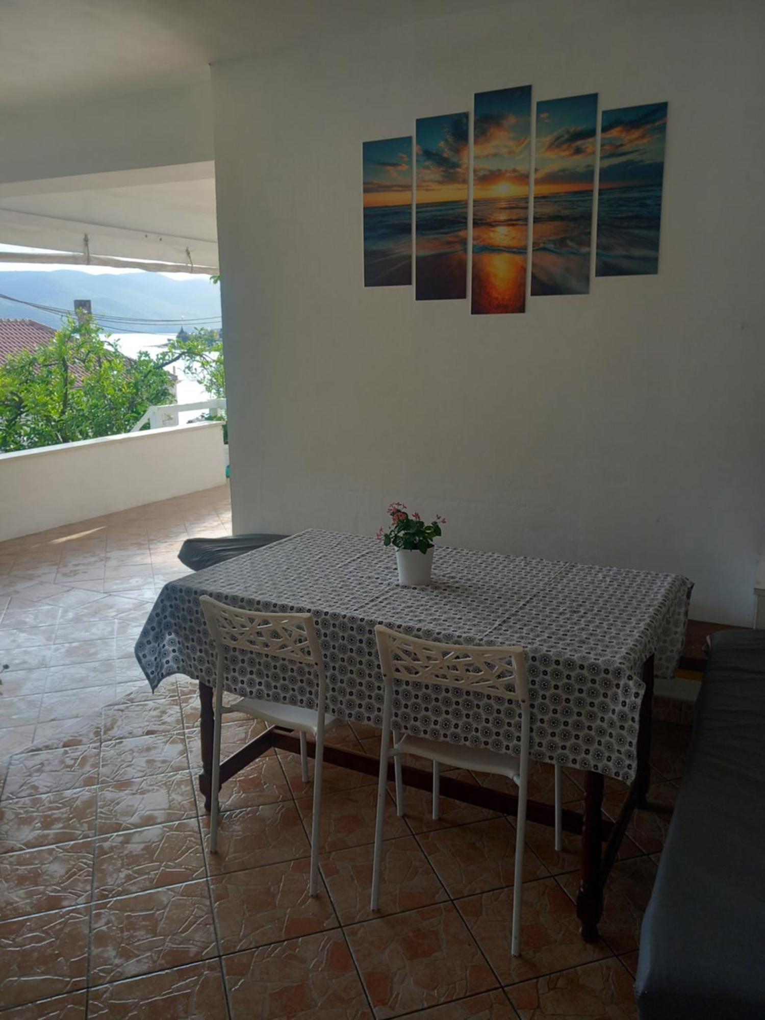 Apartman Iva Kuciste Rum bild
